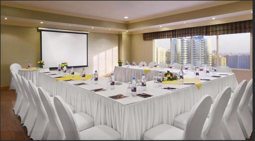 Al Safir Tower - Residence Manama Extérieur photo